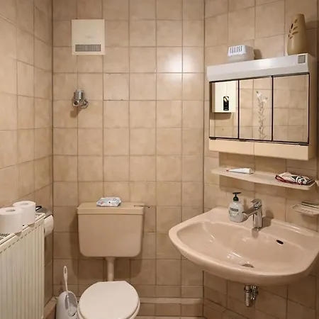 Apartman Bright & Cozy With Relax Area & Kitchen Marburg