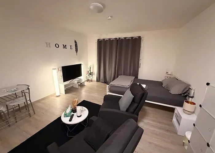 Bright & Cozy With Relax Area & Kitchen